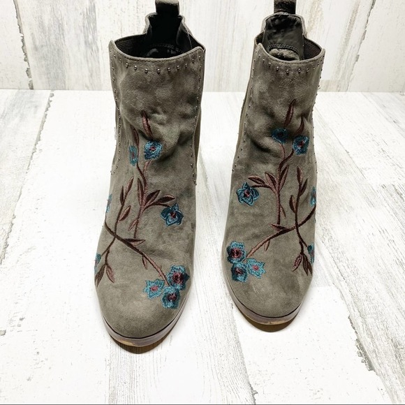 Crown Vintage taupe ankle booties size 10 - Picture 3 of 6